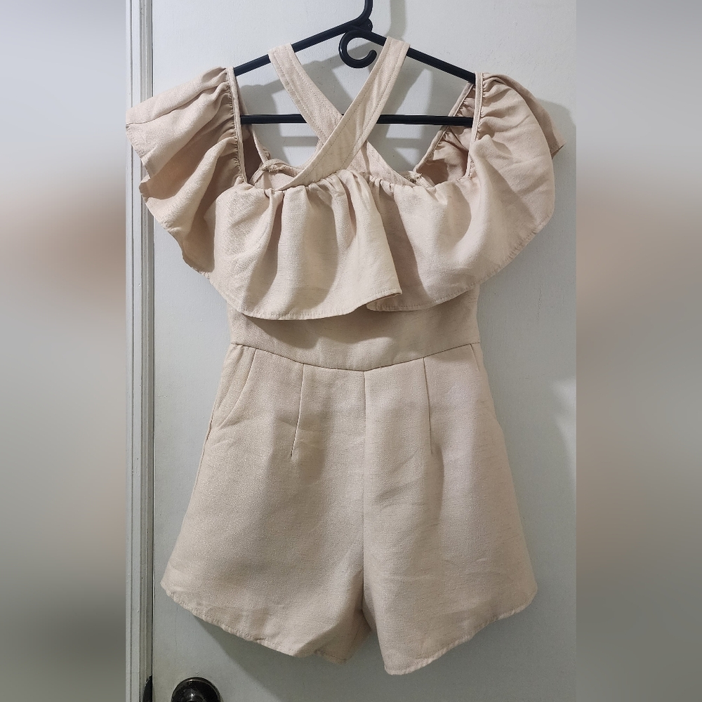 New L'atiste‎ Elegant Cream Jumpsuit, Size Small